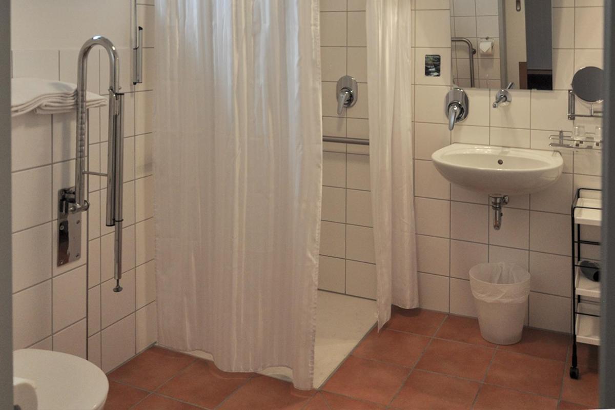 Seminarhotel In Der Manfred-Sauer-Stiftung Lobbach Eksteriør bilde